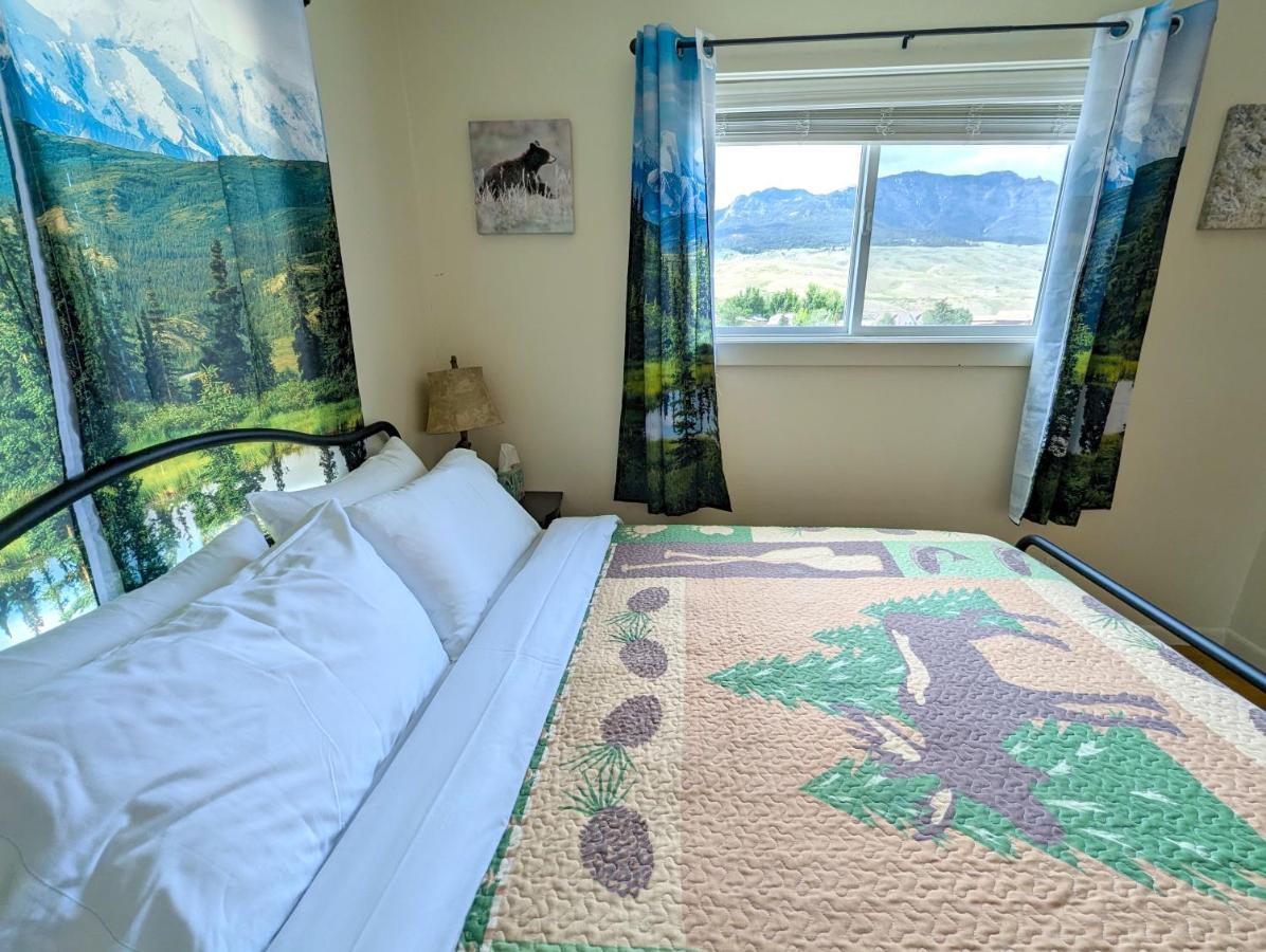 Yellowstone Treasure Guesthouses On The River Gardiner Exterior foto