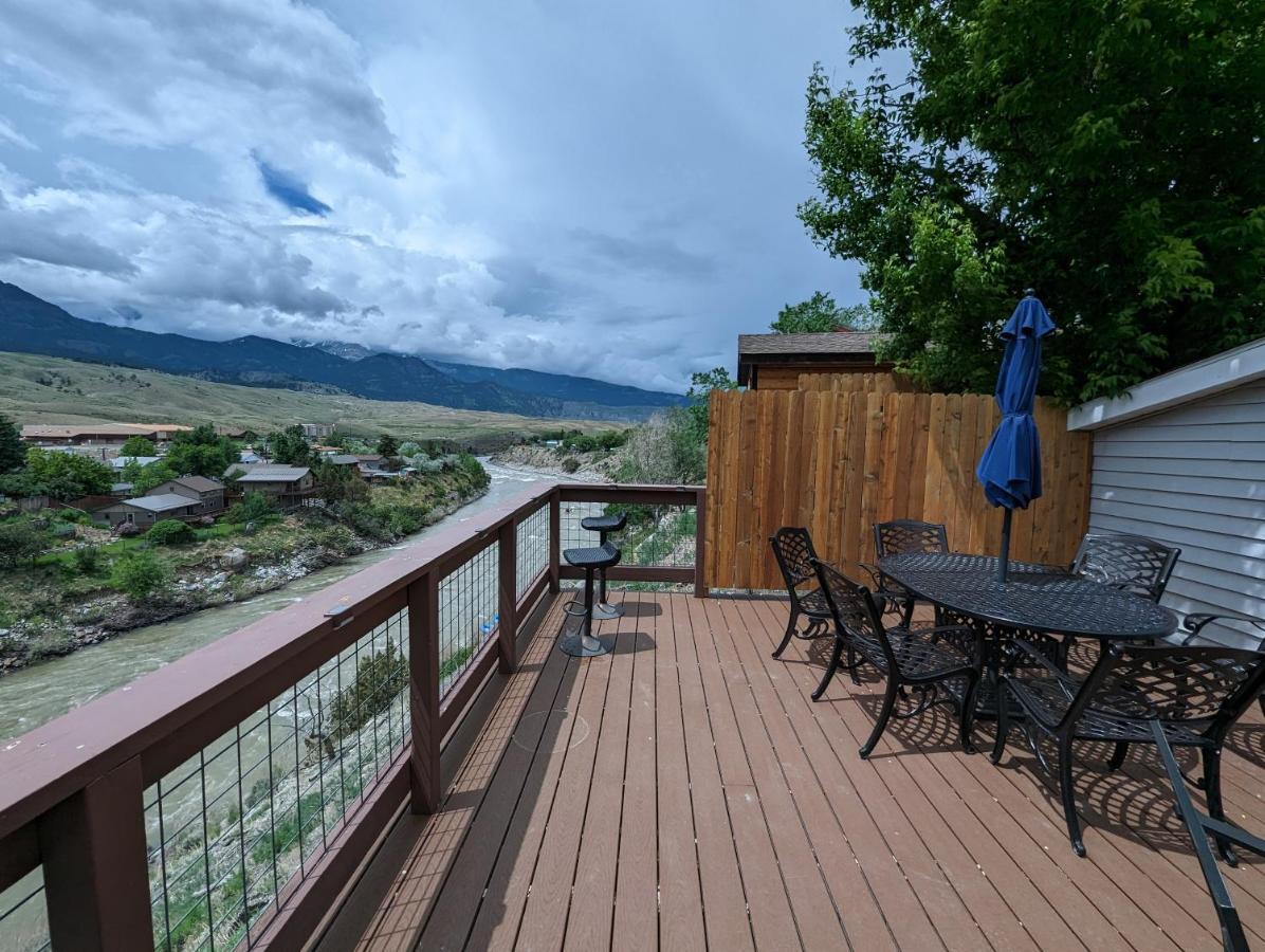 Yellowstone Treasure Guesthouses On The River Gardiner Exterior foto