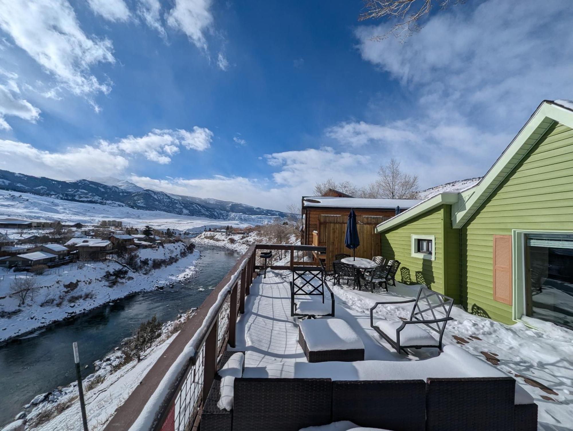 Yellowstone Treasure Guesthouses On The River Gardiner Exterior foto